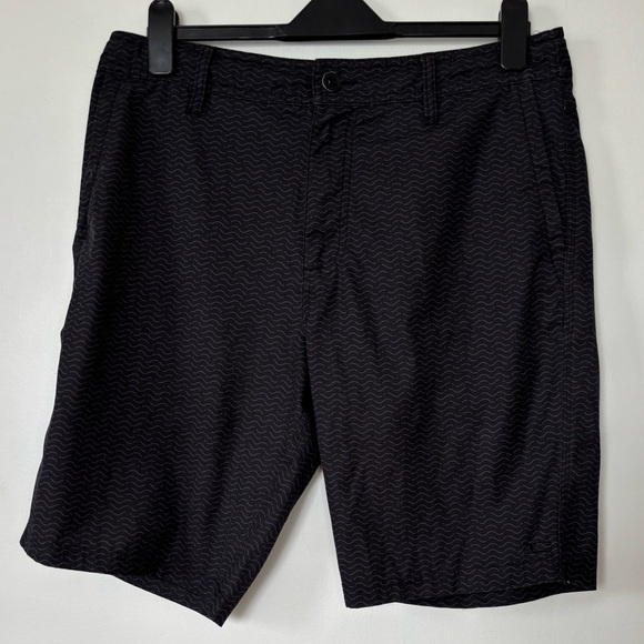✨O'Neill Black Casual Shorts - Size 32 - Picture 1 of 5